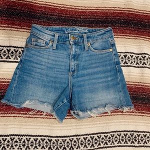 High waisted blue denim shorts🤎